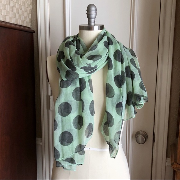 Gauzy green polka scarf - Picture 3 of 8
